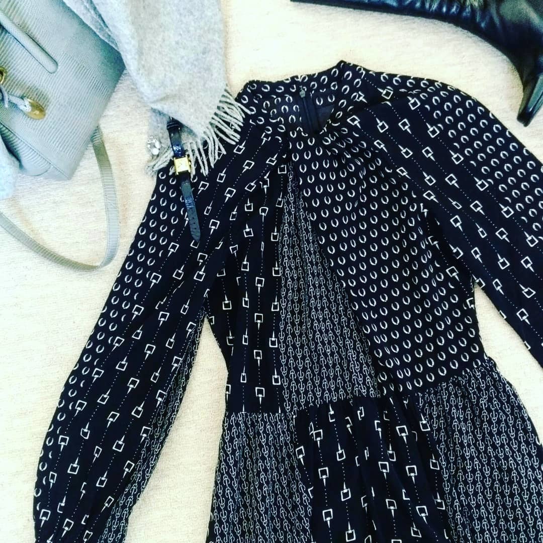 プリント柄ワンピースで 渋谷純喫茶