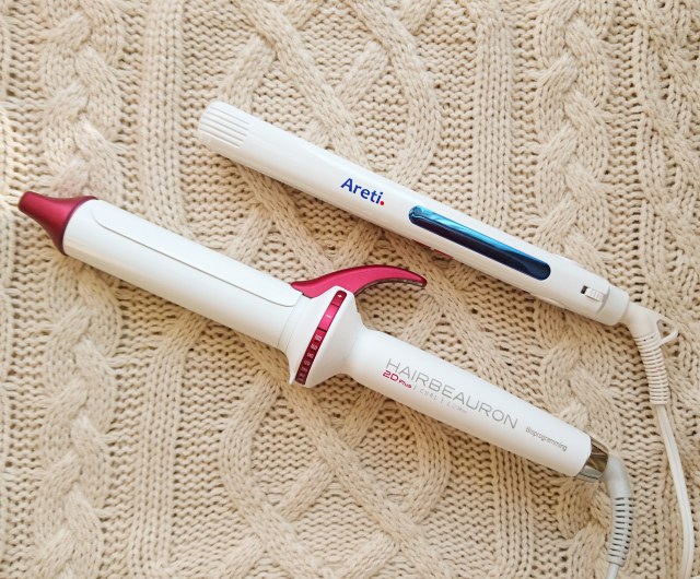 使うほどに髪が綺麗になると評判の「HAIRBEAURON」34mmと「Areti」。