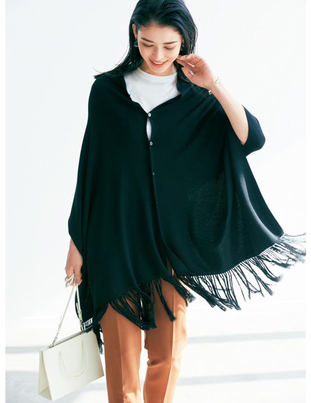 “小柄さん”の冬服 全身バランスのルール さっとはおれるケープならどんな服に合わせても手軽に△シルエットがかなう