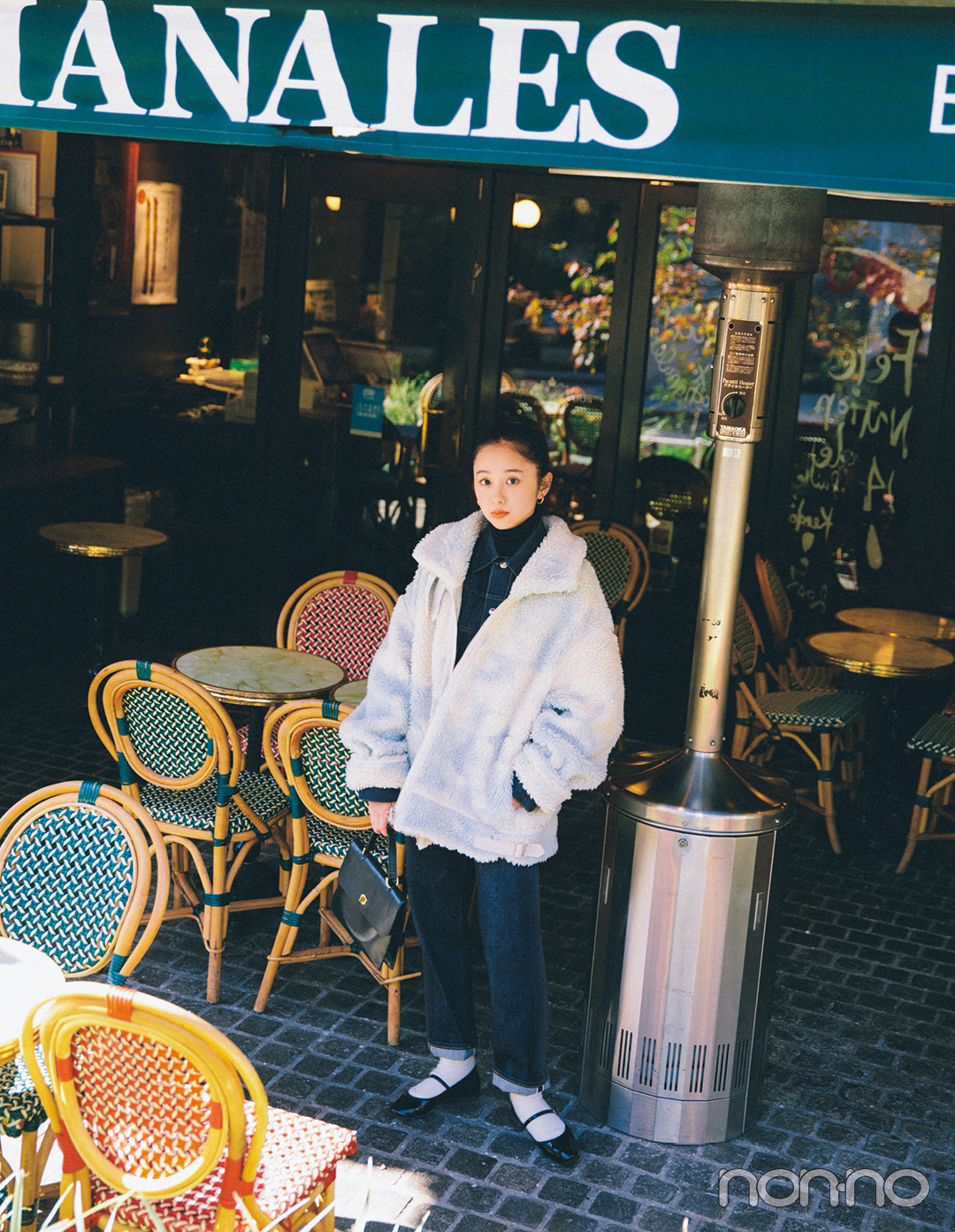 【堀田真由のパリシックに憧れて②】デニムコーデの仕上げは、白ソックスとバレエシューズをチョイス_1_2