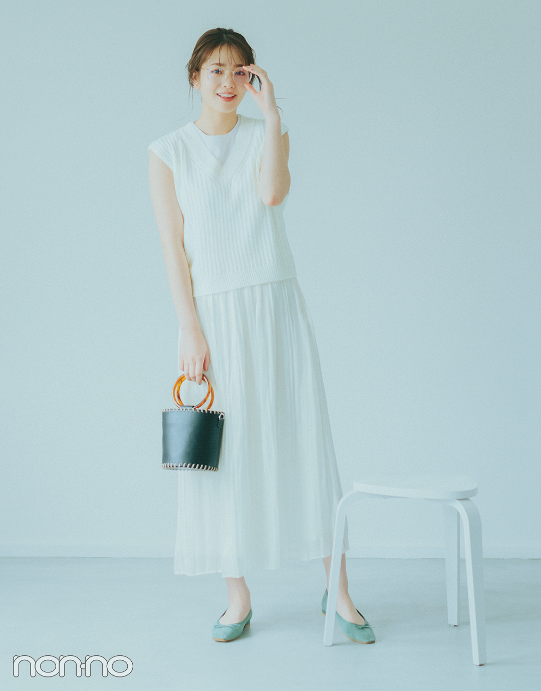 『横田真悠』の『ノースリTシャツ』モデルカット3−3