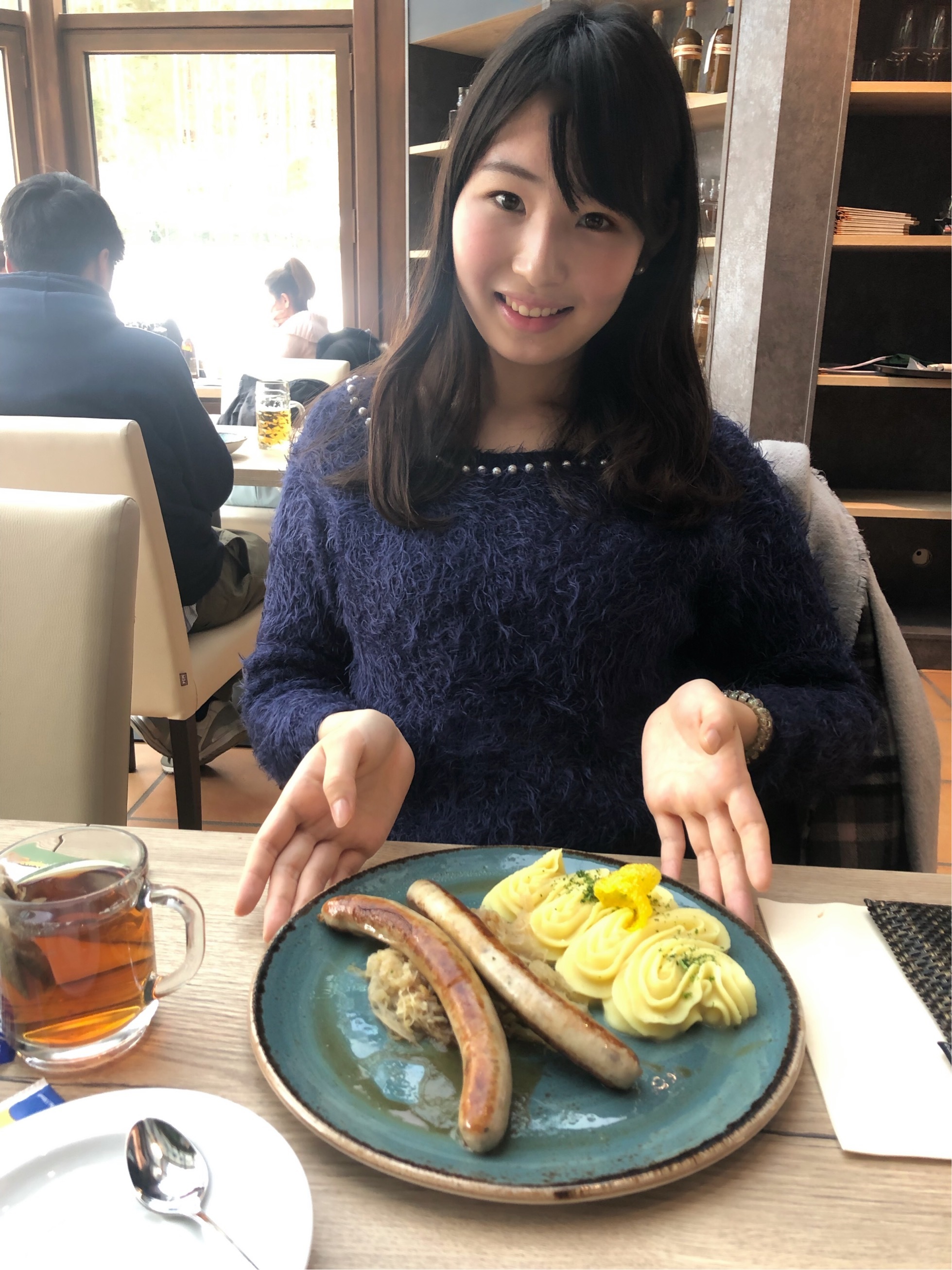 ふもとのレストランで食事もできます。