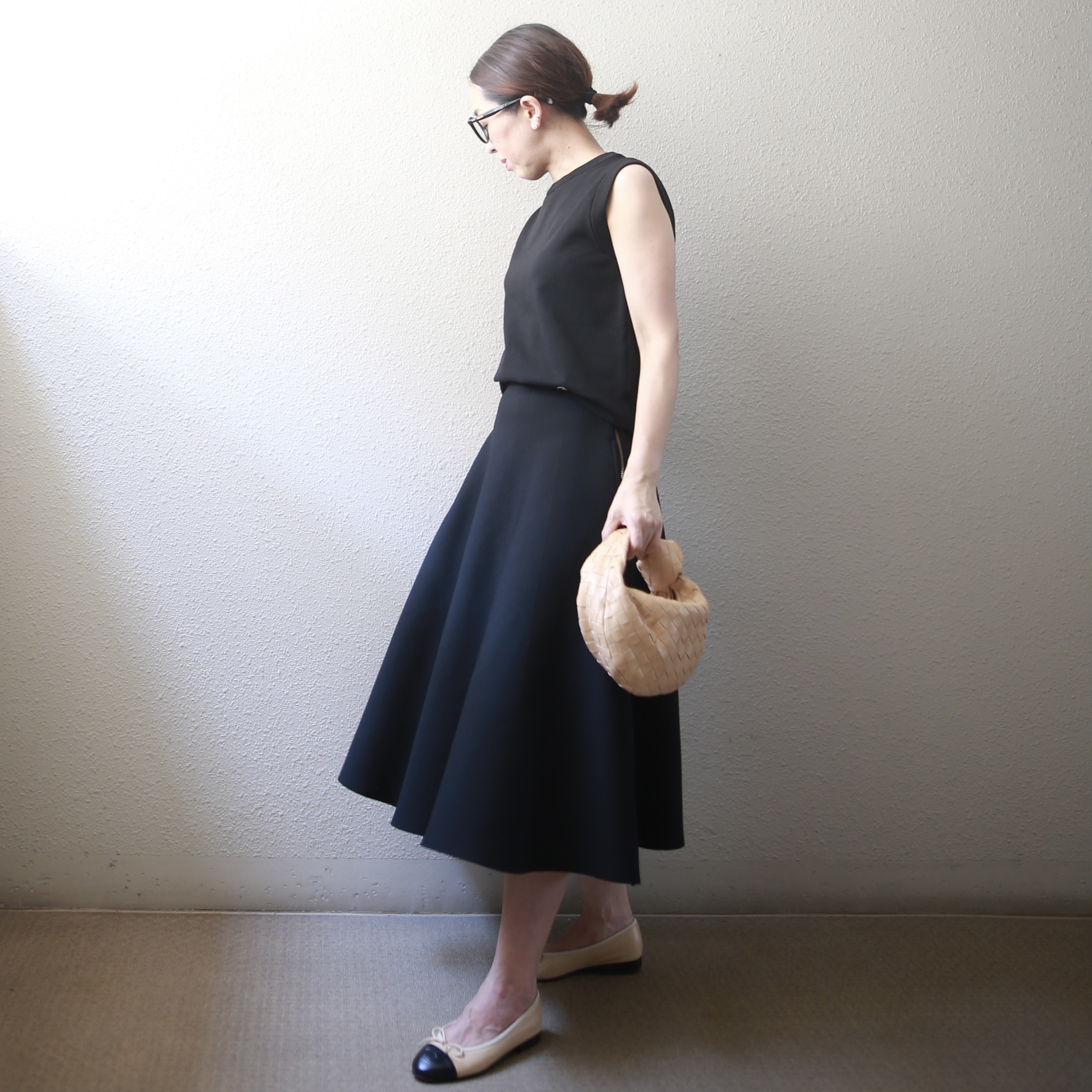 【真夏こそ映える黒コーデ】重たく見えず、シックに決まるアラフォーの黒コーデまとめ|40代ファッション_1_16