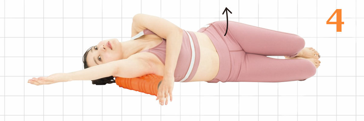 4.右腕を床から浮かせたまま、1、2の動きを繰り返す。