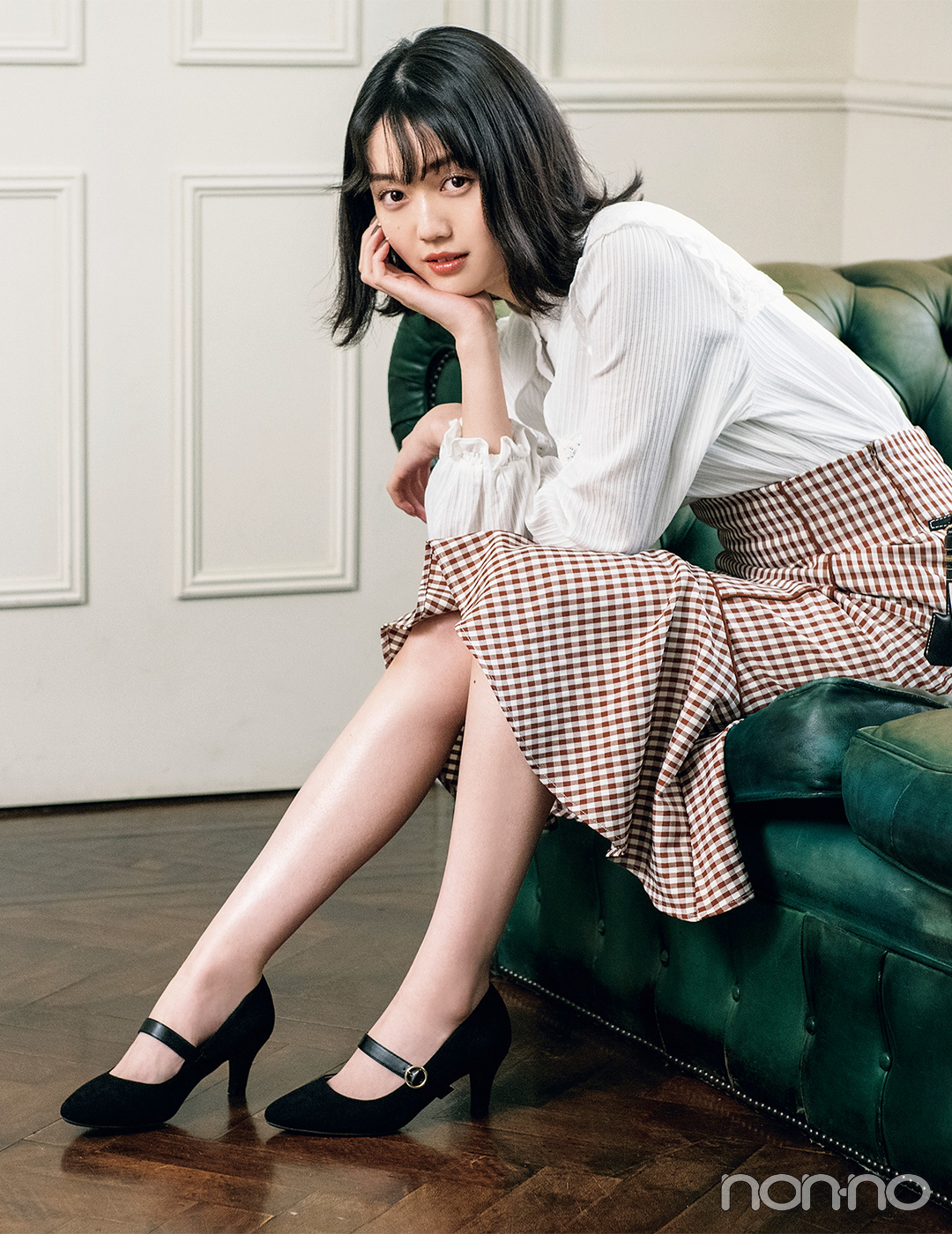 レディなアイテムでパリのエスプリが効いたフレンチシックな着こなし 毎日コーデ Non No Web ファッション 美容 モデル情報を毎日お届け