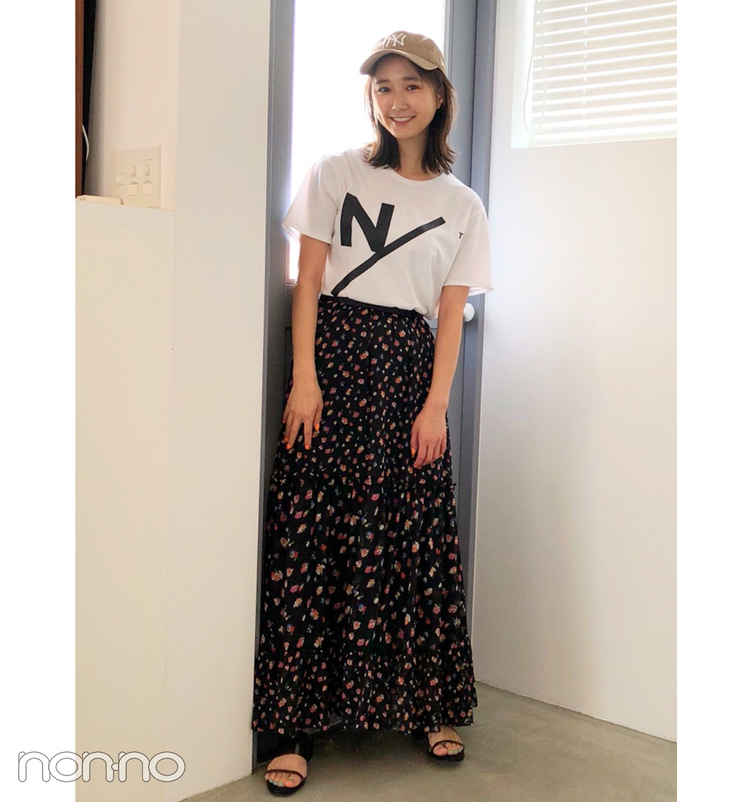 鈴木友菜はロゴTをモノトーンコーデでまとめて大人可愛く【毎日コーデ】_1_1