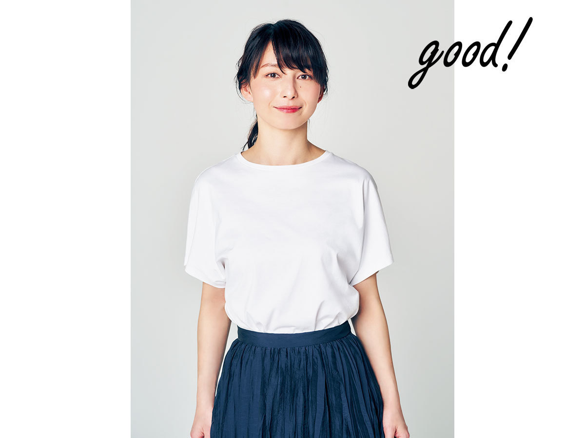 なで肩と下がってきたバスト白Tシャツ3