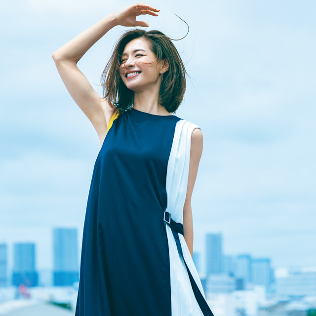 エズミのワンピースコーデの稲沢朋子