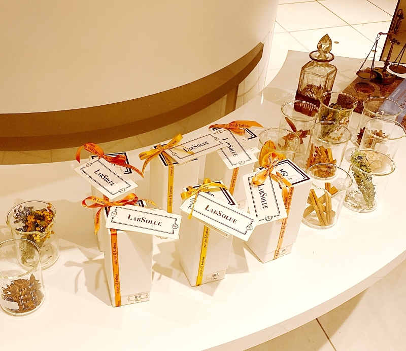 LabSolueのPOPUPショップは伊勢丹新宿店で開催中。パッケージも上品
