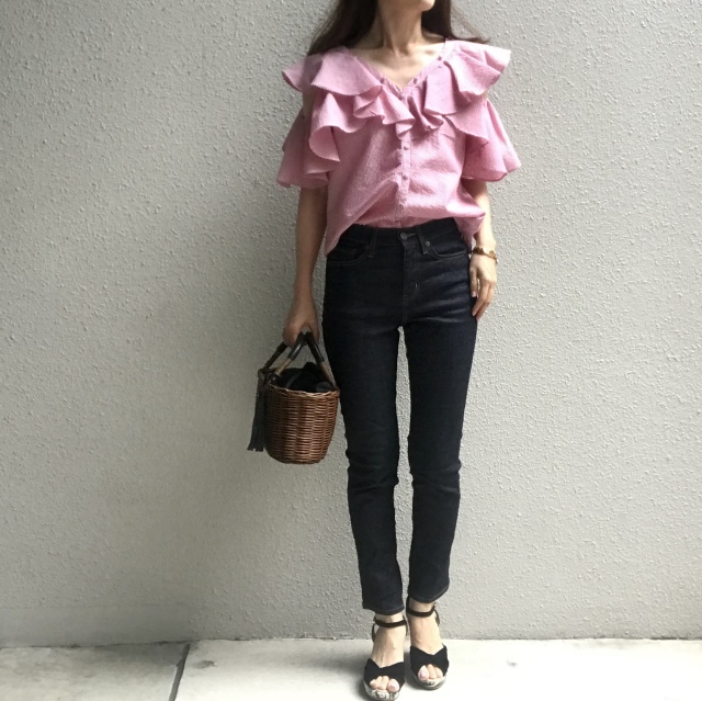 何着るか迷ったらこれでキマる 1枚で即おしゃれな主役ブラウス ファッション誌marisol マリソル Online 40代をもっとキレイに 女っぷり上々