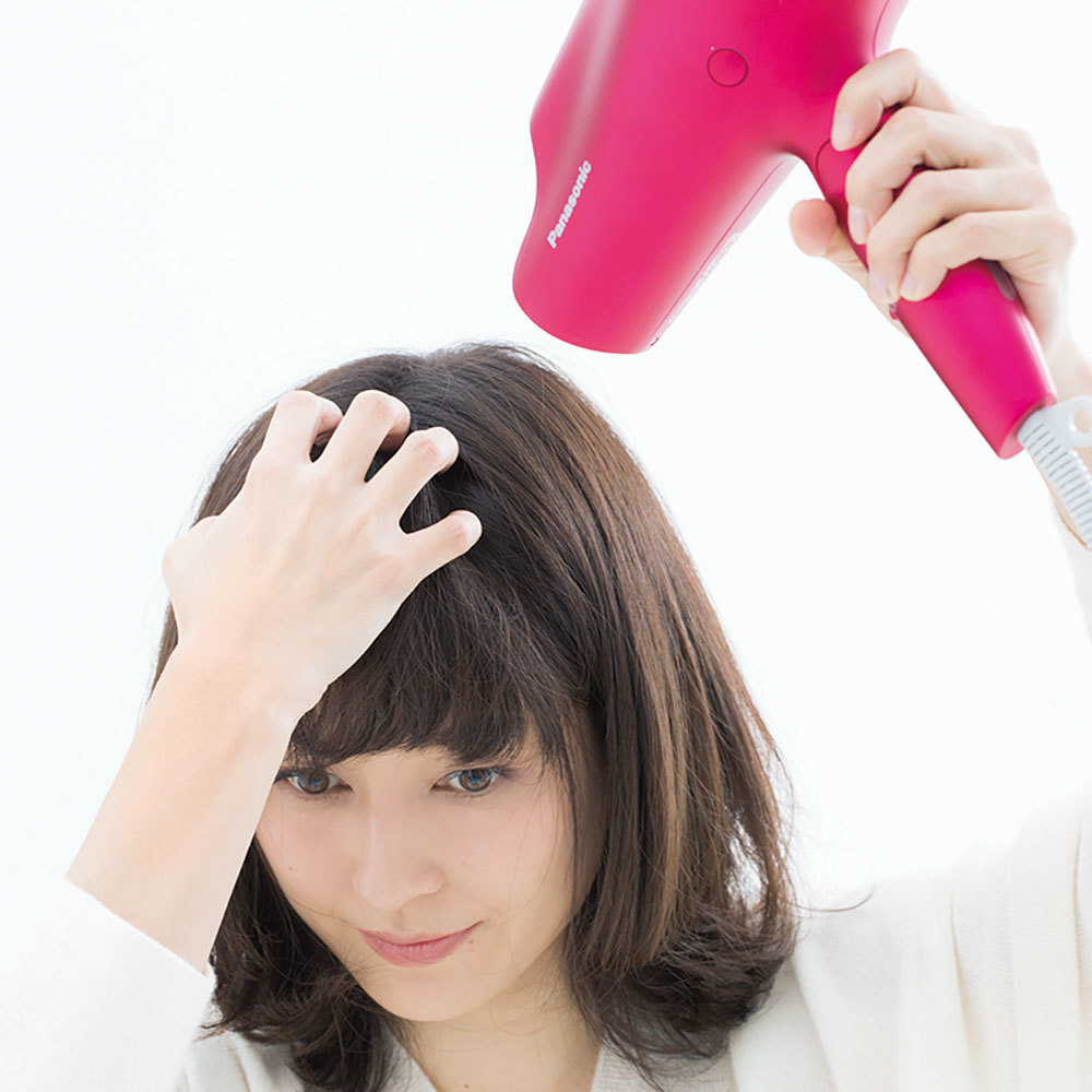 サロン級の仕上がりが自宅で再現 セルフスタイリング術 ファッション誌marisol マリソル Online 40代をもっとキレイに 女っぷり上々