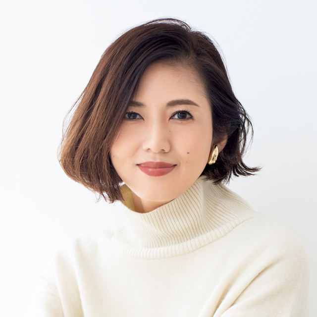 あごラインの長さでもアレンジが効くワンレングスのフェミニンボブ