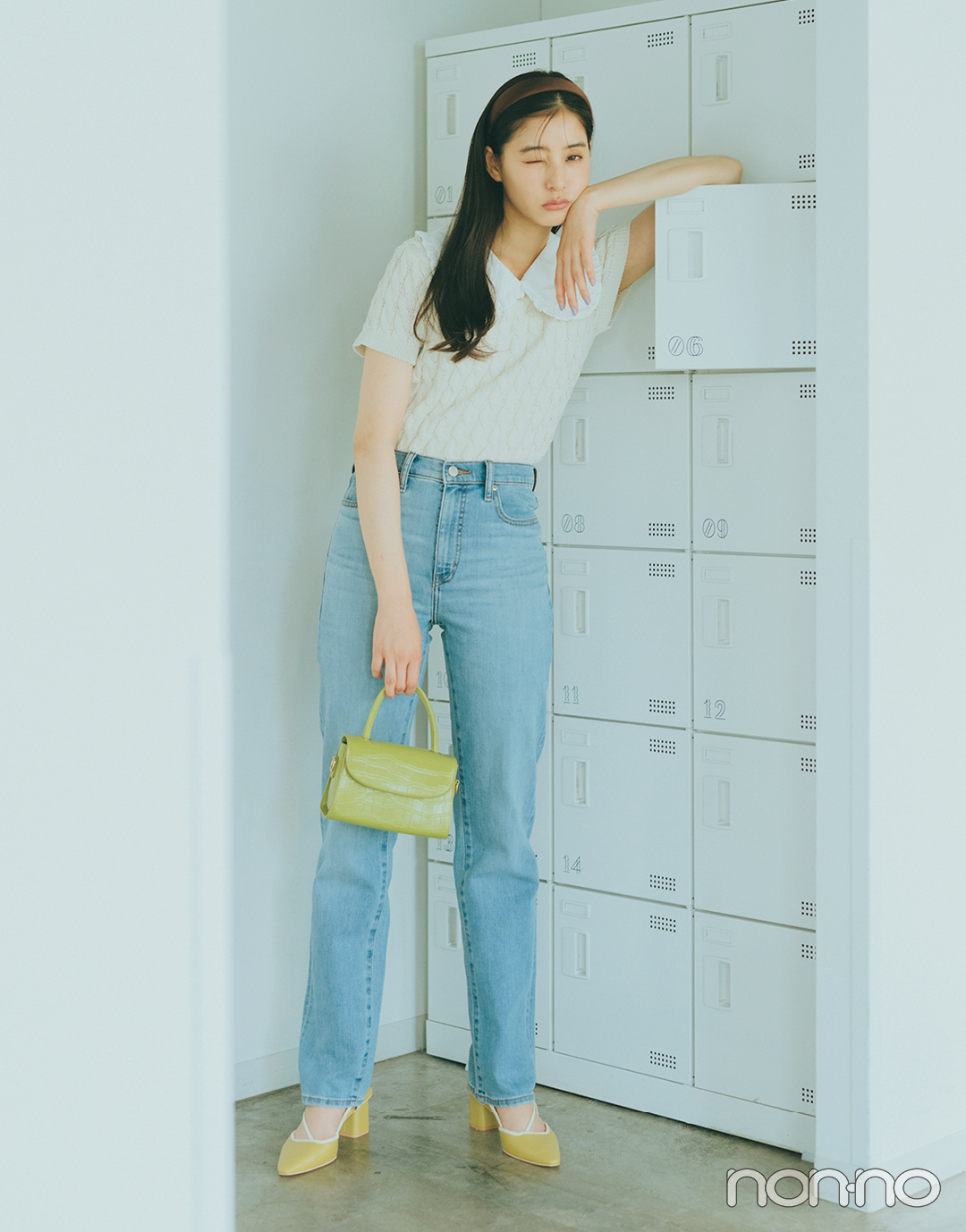 『新木優子』の『ビッグカラーブラウス』モデルカット1−5