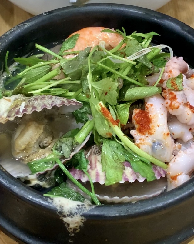 ソウル19冬 本当に美味しかった店だけ ピリ辛の貝 ネギだくビビンパと海鮮鍋 ファッション誌marisol マリソル Online 40代をもっとキレイに 女っぷり上々