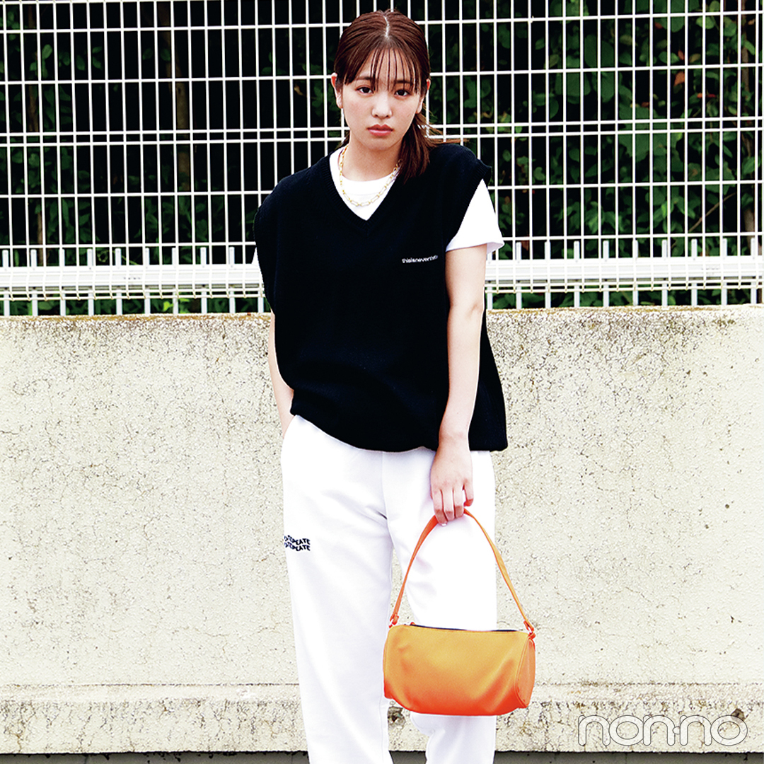 ミニマルな白tで 脚長パンツの魅力を引き出して 大学生の毎日コーデ Non No Web ファッション 美容 モデル情報を毎日お届け