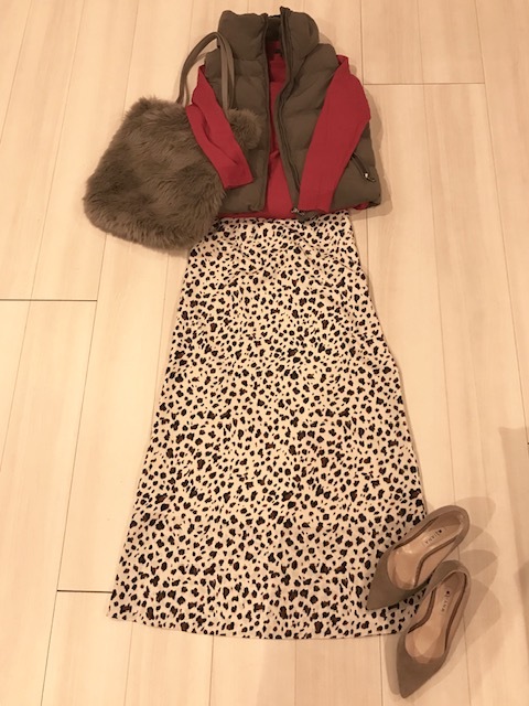 Tops J. Crew / Jacket JUNE / Bag UNIQLO / Shoes DIANA