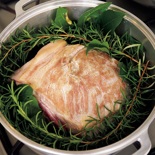 1時間ほど焼いて、全体においしそうな焼き色がついたら、