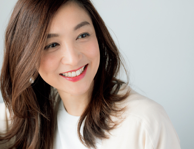 ポール&ジョー ボーテのリップを使用したエクラ 華組 謝名堂華菜子さん