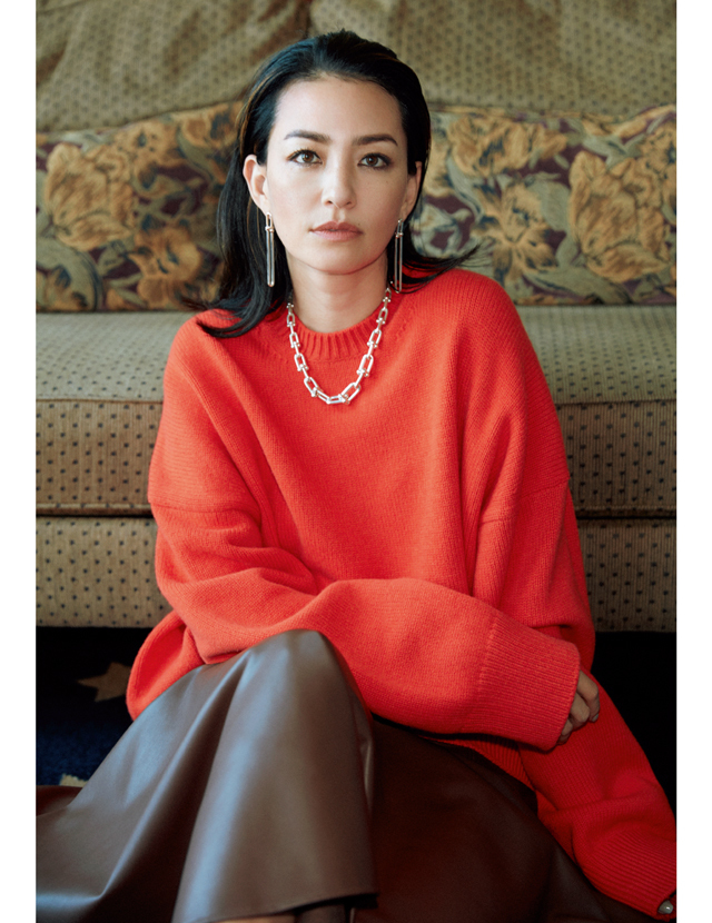 ブラミンクのきれい色ニットコーデのRINA