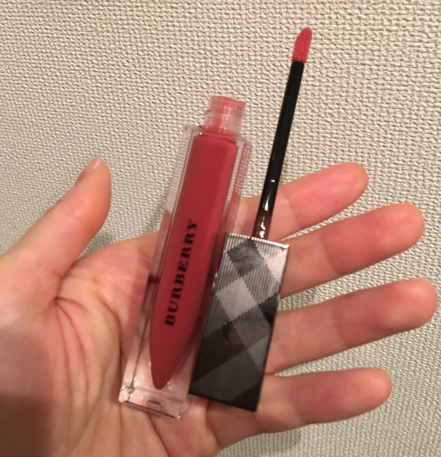 顔馴染み抜群 バーバリーキスグロスno93 Happy Plus One ハピプラワン