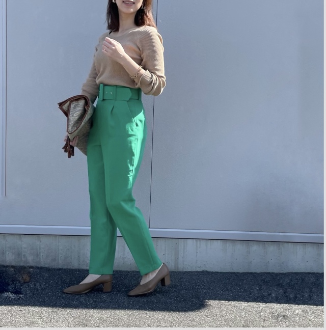 Zaraで購入 トレンドのグリーンパンツ投入 春コーデ ファッション誌marisol マリソル 40代をもっとキレイに 女っぷり上々 Zaraで購入 トレンドのグリーンパンツ投入 春コーデ ファッション誌marisol マリソル 40代をもっとキレイに 女っぷり上々