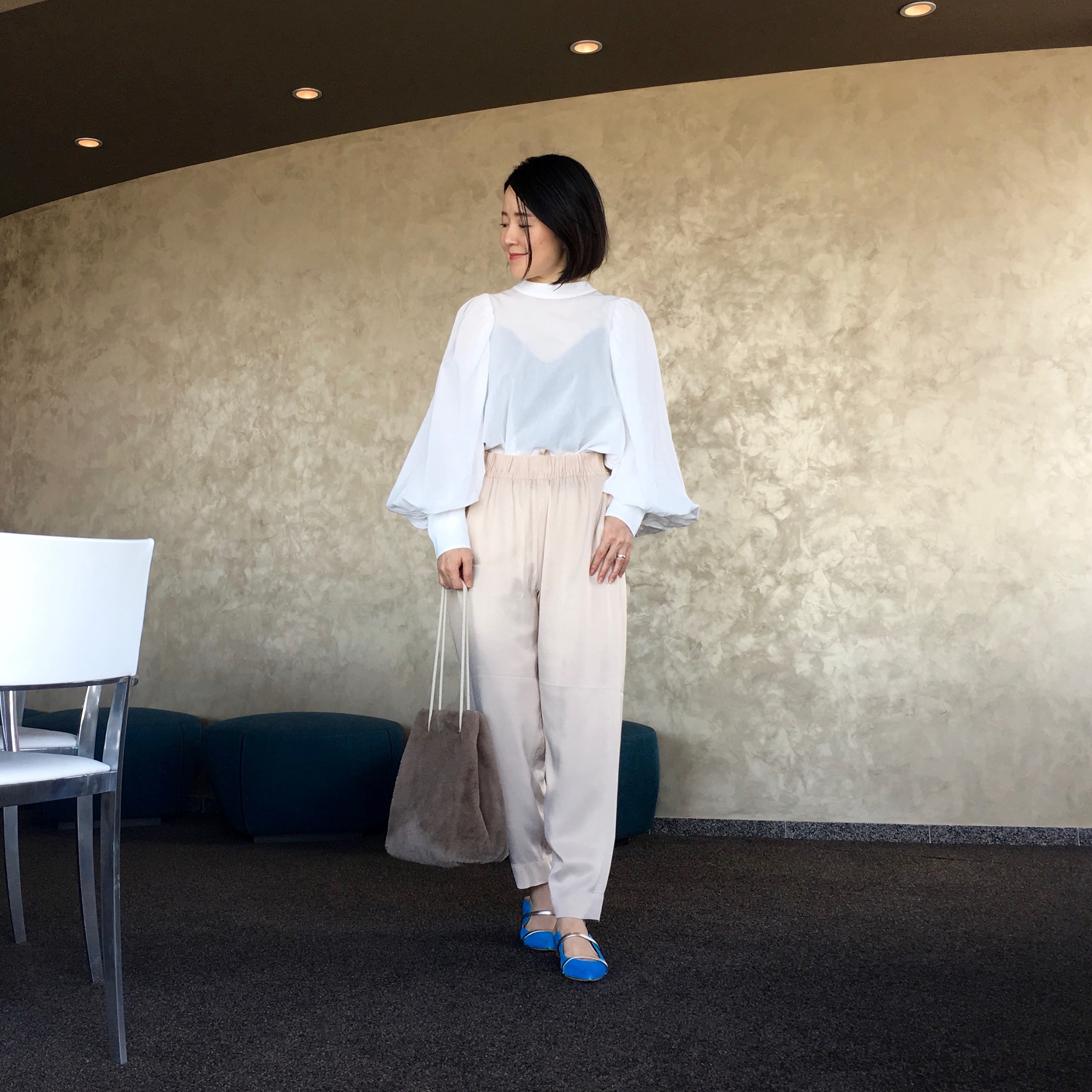 ボリューム袖の旬トップスにUniqlo Uを合わせて_1_1