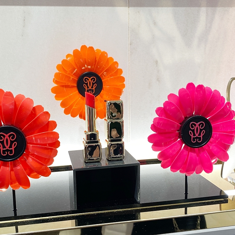 ラブティックゲランGINZASIXでは新しい口紅キスキスシャインブルームの先行販売も