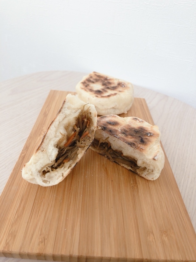 きんぴらごぼう入りパン