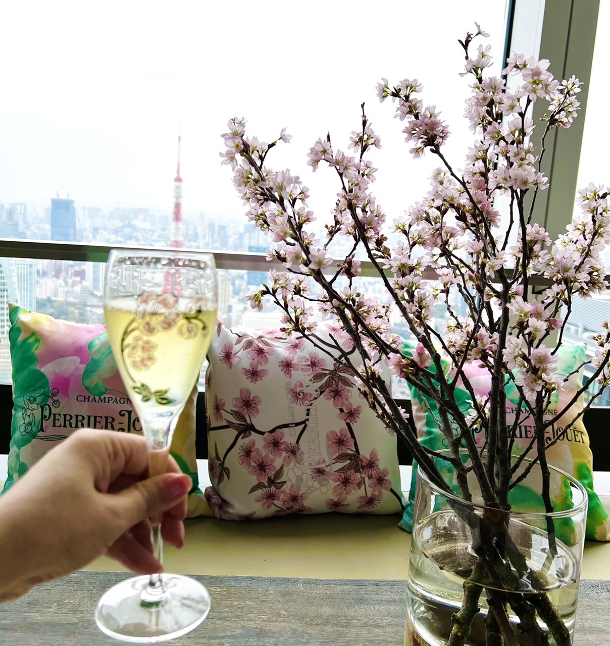 ホテルで優雅におひとりさまシャンパーニュ花見 アンダーズ東京の期間限定プラン ウェブエクラ編集長オサニャイの これ いただくわ 27 Web Eclat 50代女性のためのファッション ビューティ ライフスタイル最新情報