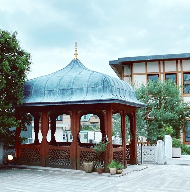 階段上の広場