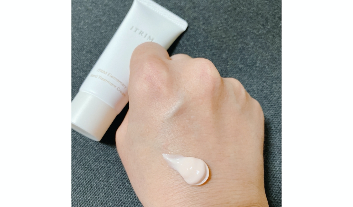 ITRIMのエレメンタリーハンドトリートメントクリームはピンク色