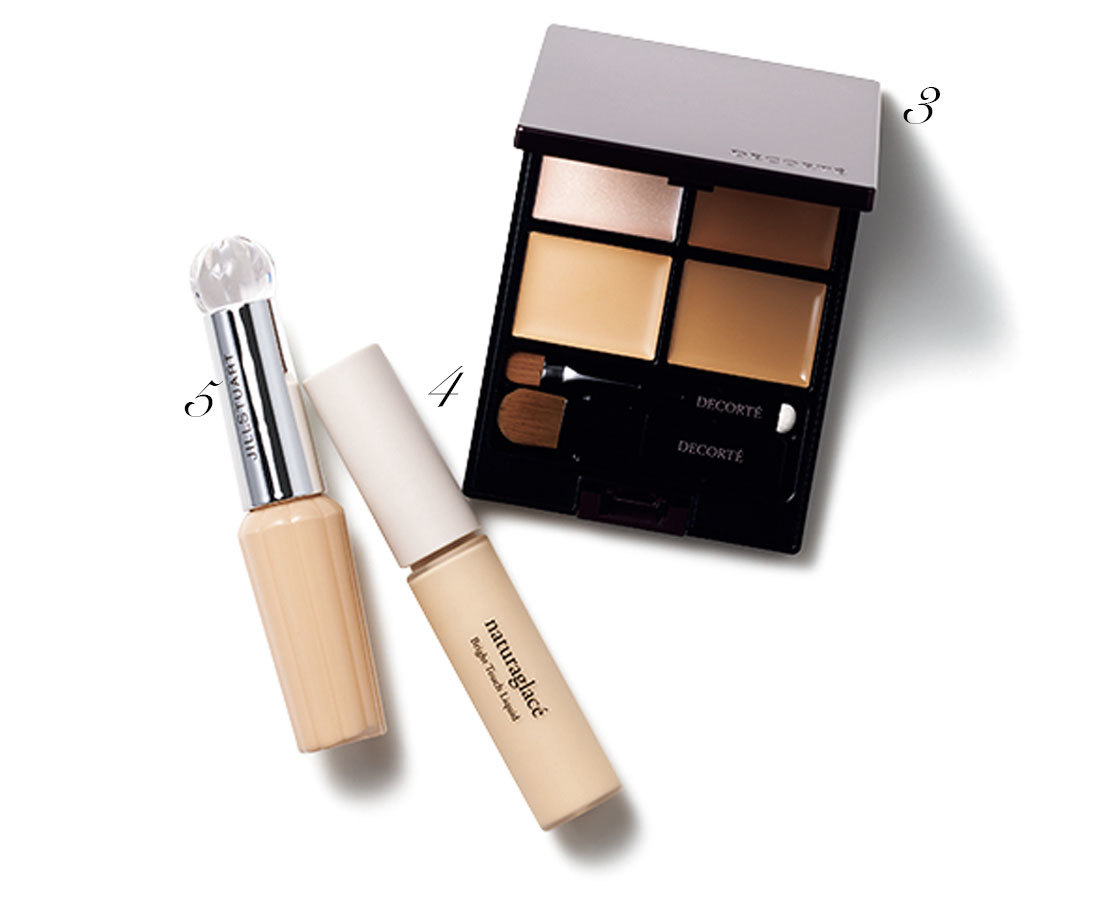 トーンパーフェクティング パレット 01¥4,950/コスメデコルテ、ナチュラグラッセ ブライトタッチ リキッド SPF23・PA++ ライトベージュ¥2,640/ネイチャーズウェイ、イルミネイティング セラムコレクター SPF25・PA+++ 101¥3,080/ジルスチュアート ビューティ
