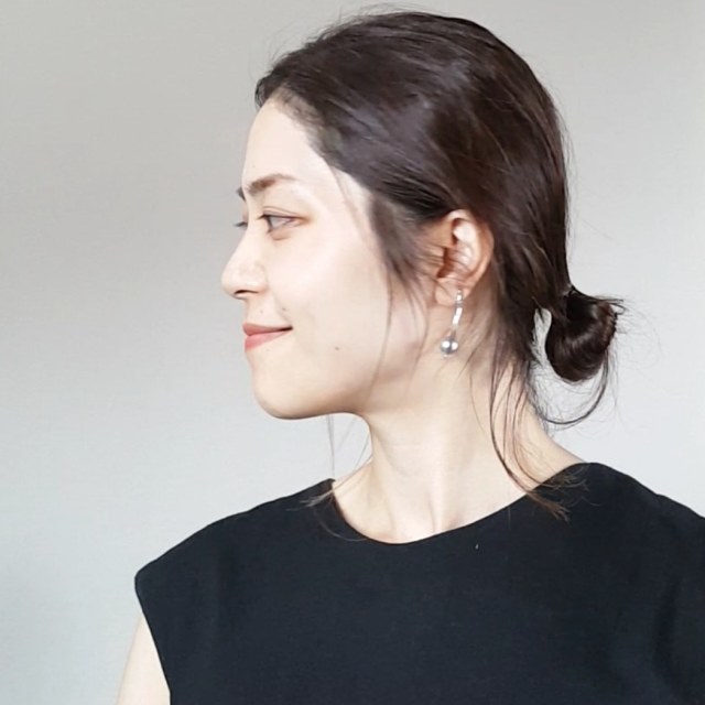 セミロング シニョン お団子 ヘアアレンジ 夏 大人