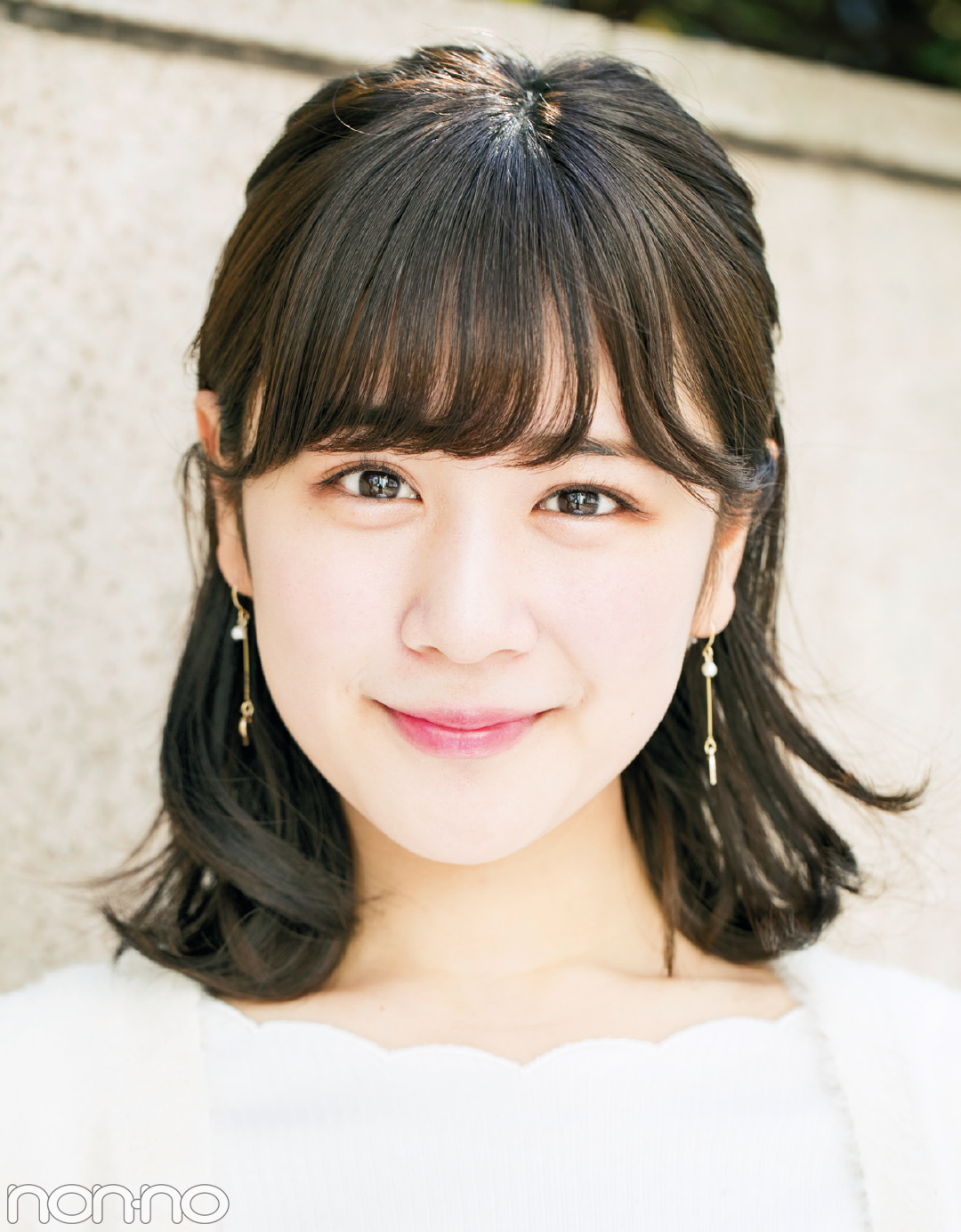 大人気の専属読モ・細野ゆうかさん&久保友梨さん&上野瑚子さんのポーチの中身をチェック!_1_1