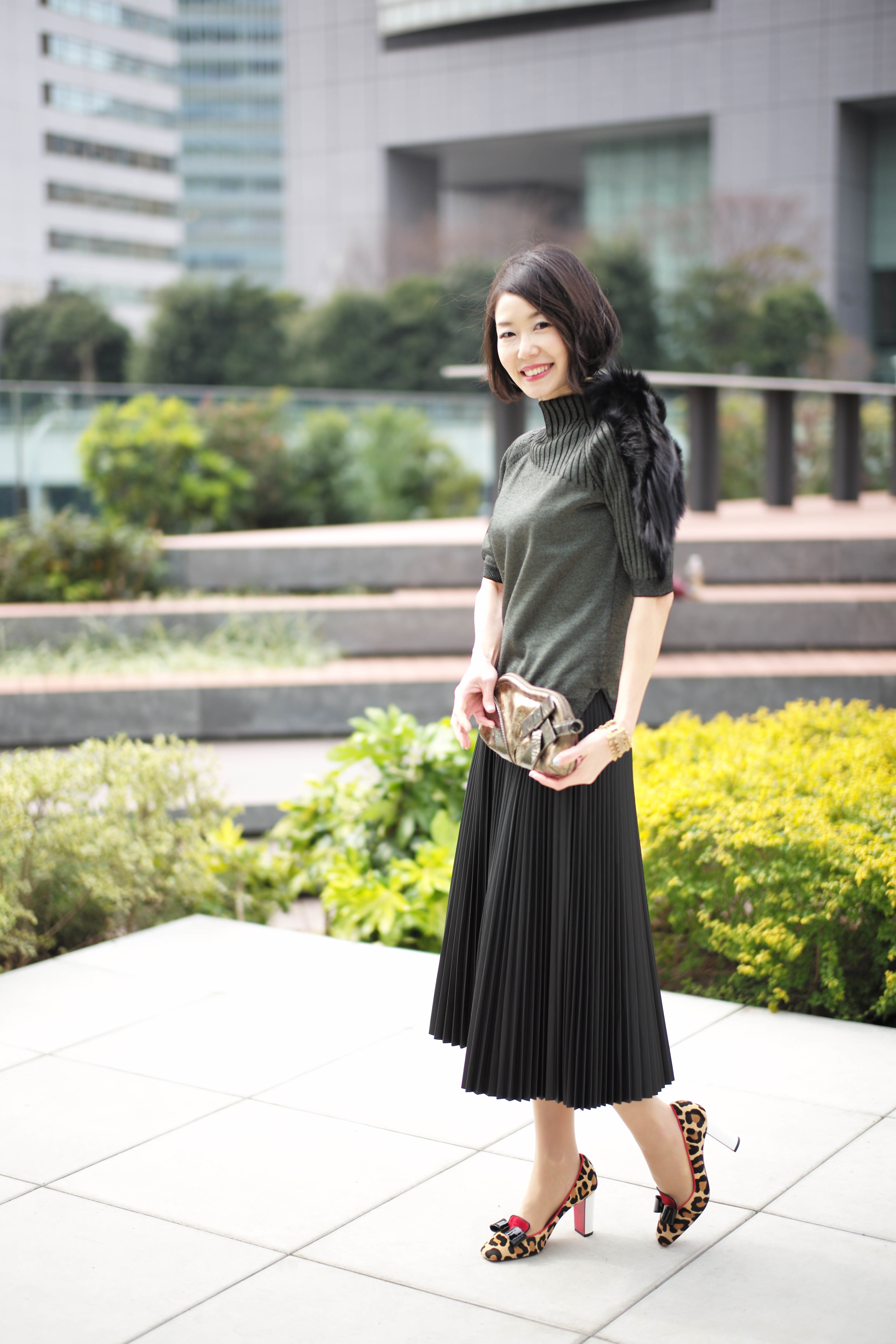 「女っぷり足し」の「ツヤ」☆レザープリーツスカート_1_2
