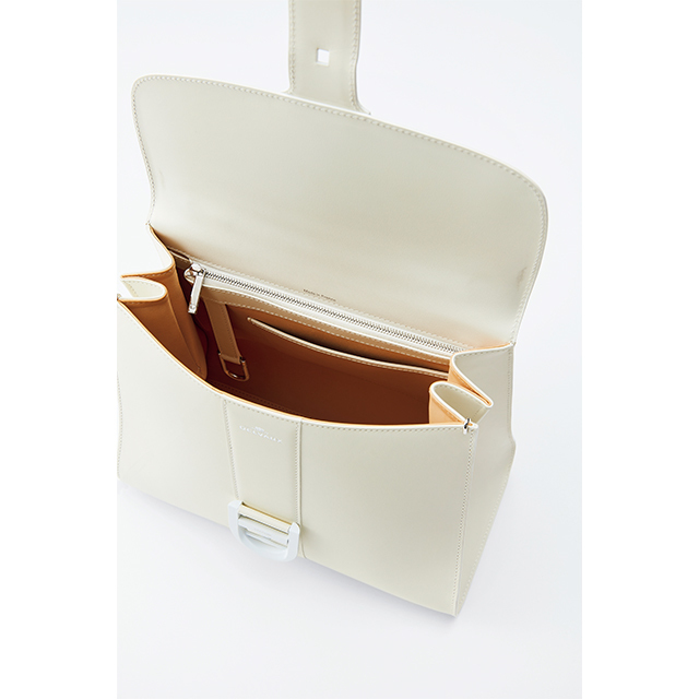 DELVAUX(デルヴォー)白バッグ