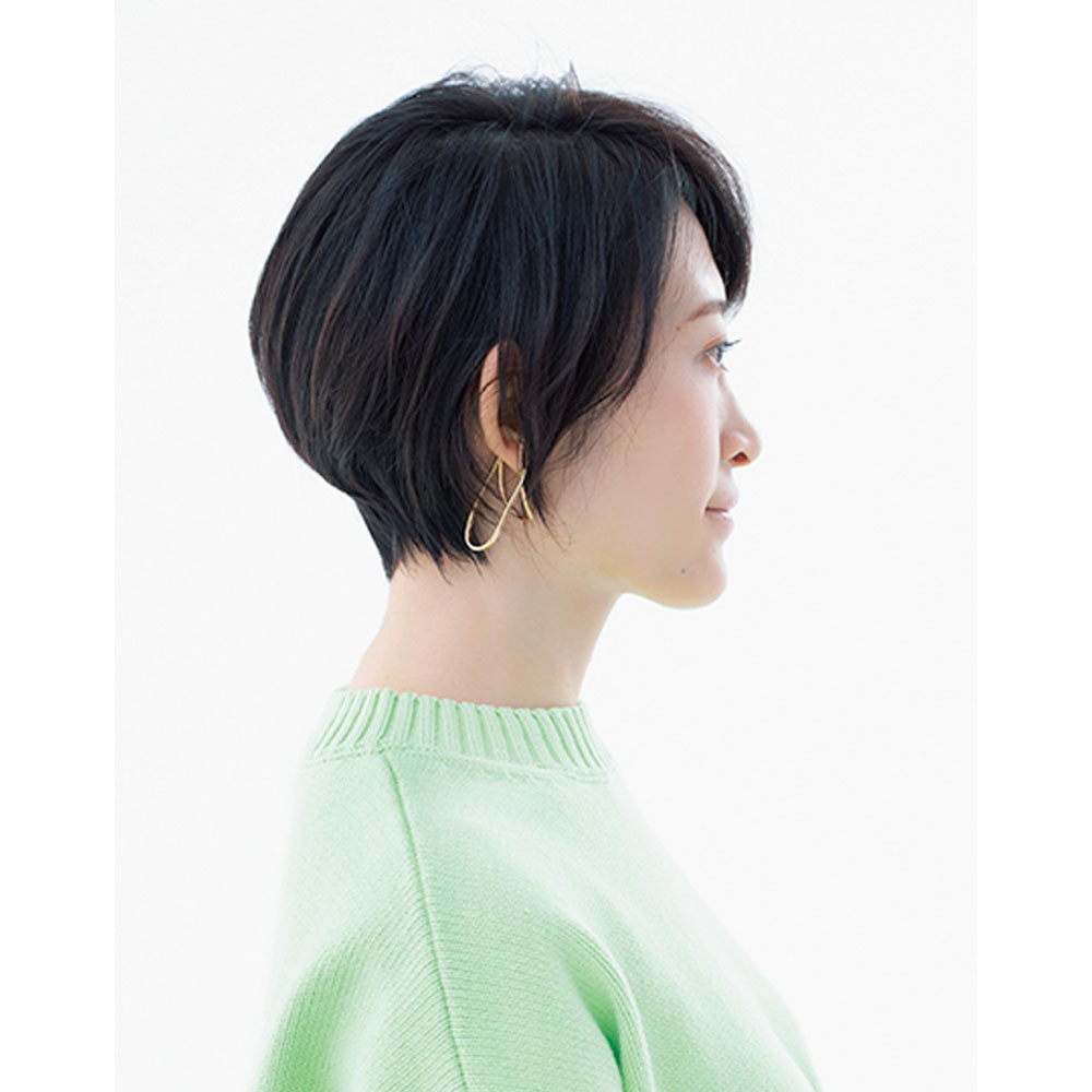 ひし形ショートなら小顔印象と華やかさを演出 40代のショートヘア ファッション誌marisol マリソル 40代をもっとキレイに 女っぷり上々