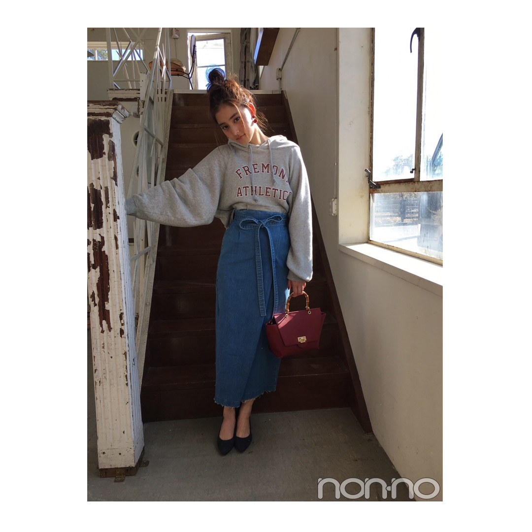 新木優子はロングのデニスカでパーカを女っぽく【毎日コーデ】_1_1