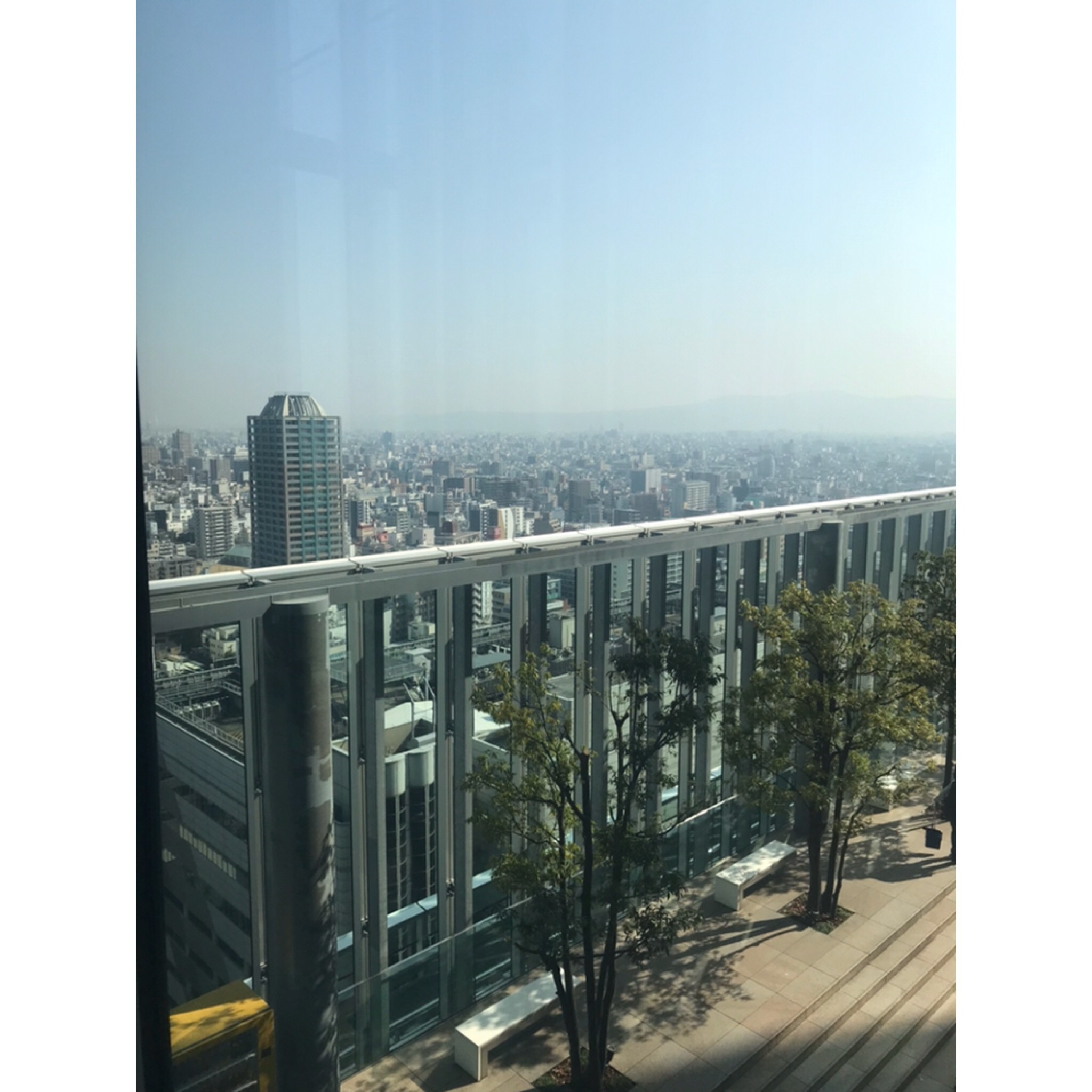 リアル通勤コーデ。会合のある月曜日はスカーフで春らしさをプラス!_1_2