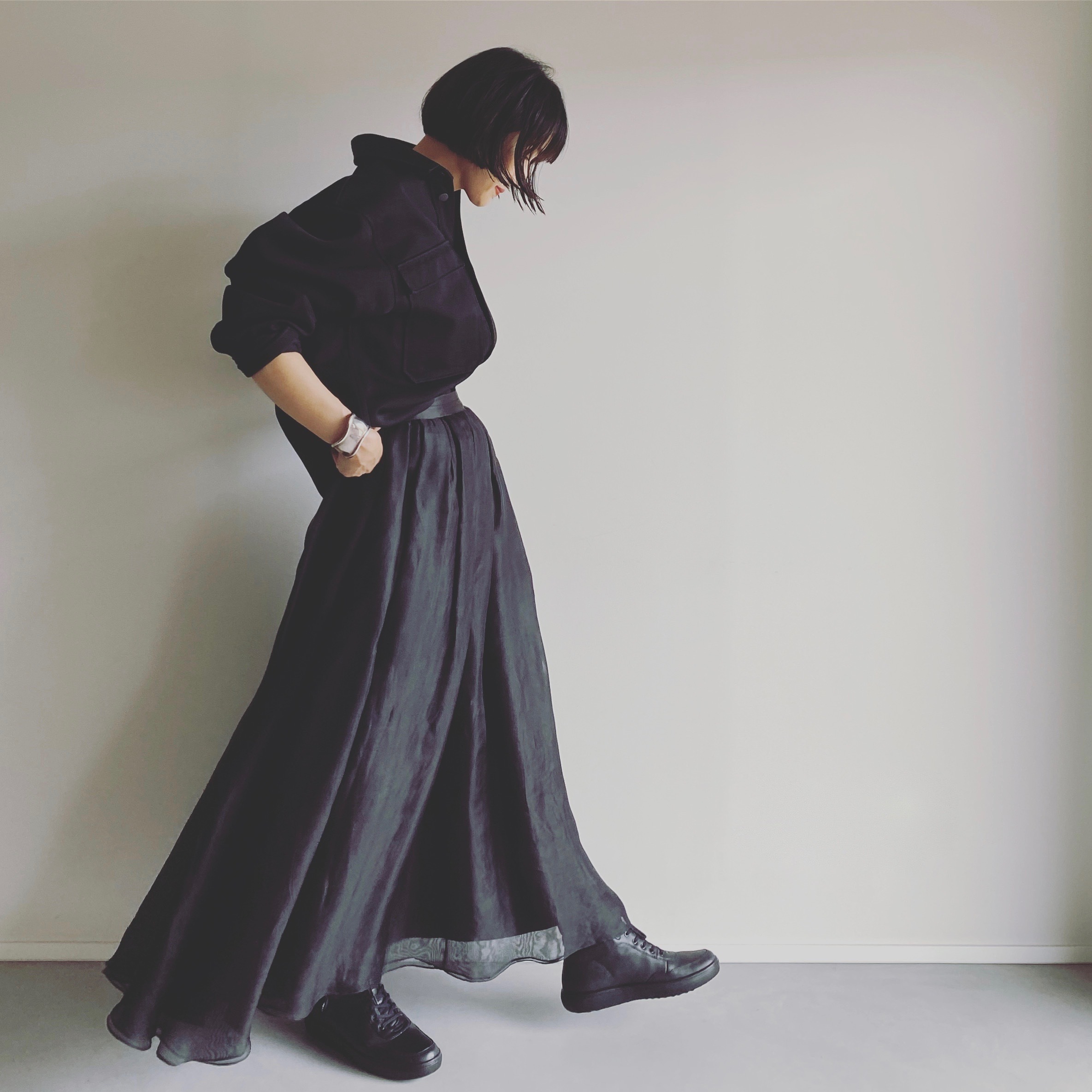 坪田あさみ アキレス ハイカットシューズ 全身コーデ