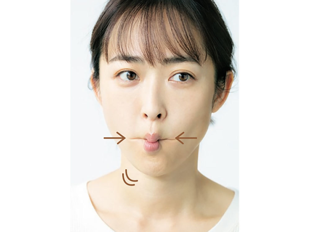 頰の肉を吸い込みながら小鳥がぴよぴよさえずるようなイメージで思いっきり唇をすぼませる。そのまま、上下の唇を開けたり締めたりを10回繰り返す。