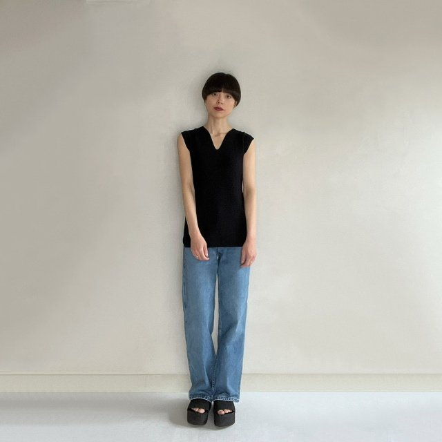 絶妙なシルエットと履き心地の良さがおすすめのユニクロのフレアハイライズジーンズ ファッション誌marisol マリソル 40代をもっとキレイに 女っぷり上々