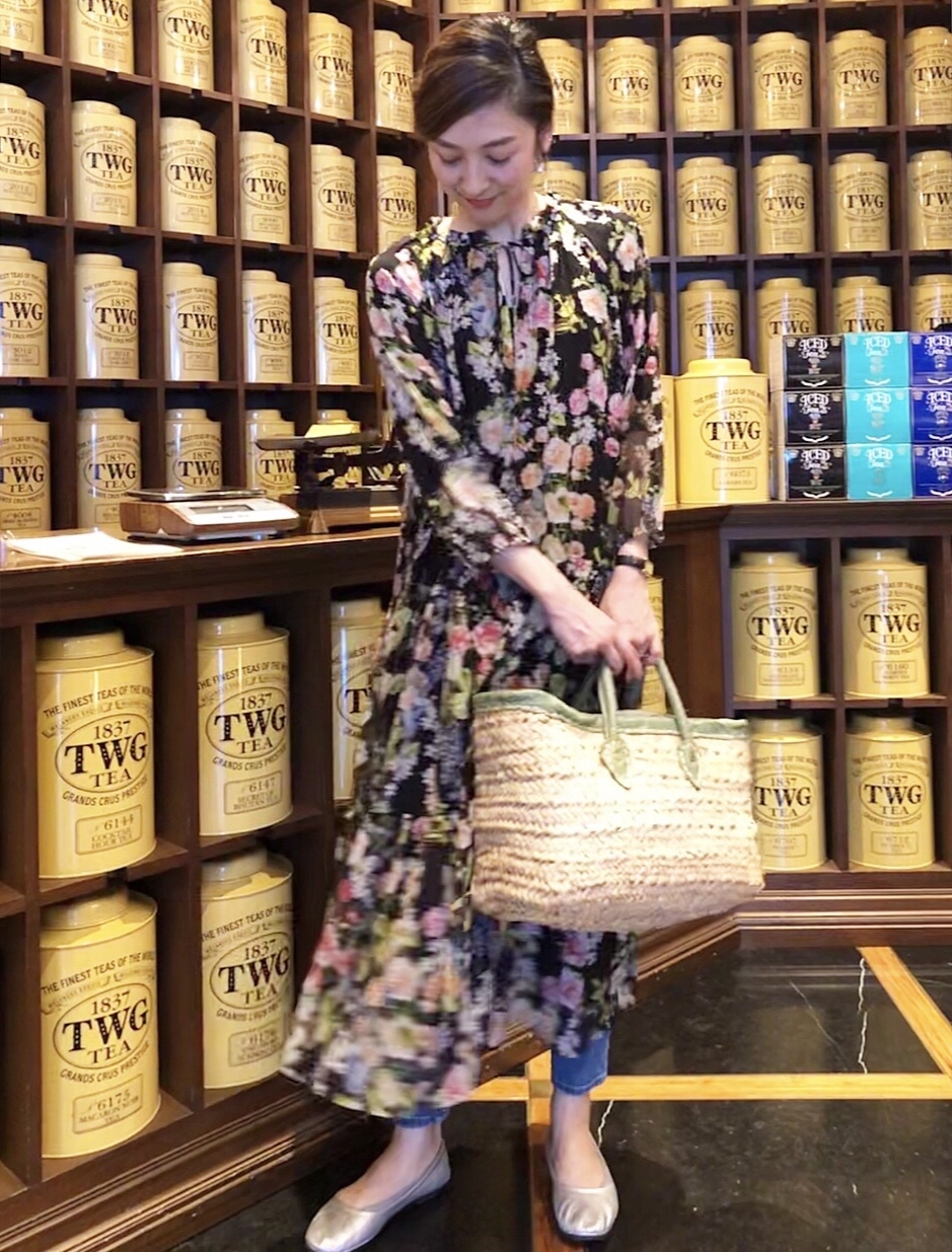 花柄ワンピ かごbagで Twgカフェ 華組 一色華菜子のブログ 華組ブログ Web Eclat