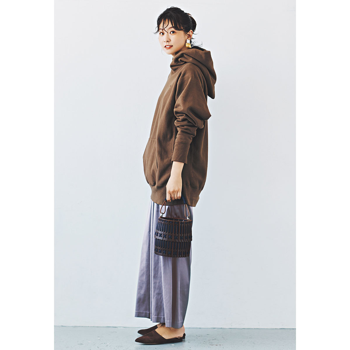 とろみ素材パンツコーデ1