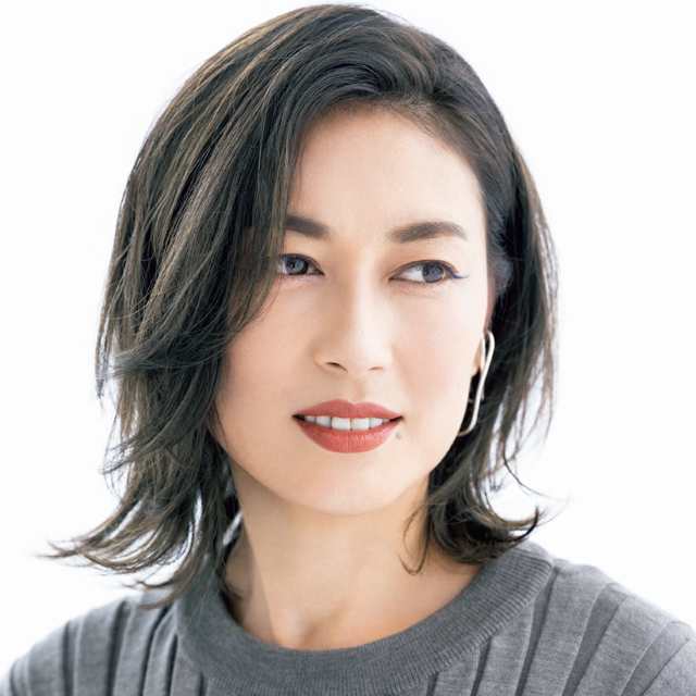 フォルム×ハイライトで、立体感を自然に演出