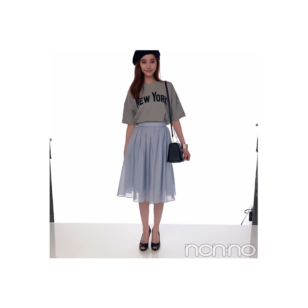 毎日コーデ★新木優子はロゴTをスカートで甘辛MIX!_1_1