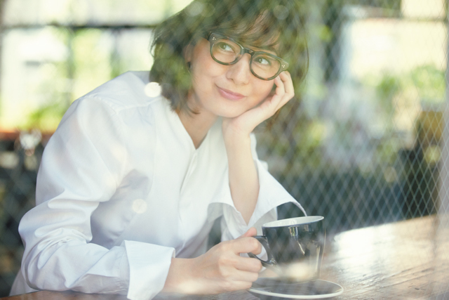 シャツコーデの富岡佳子