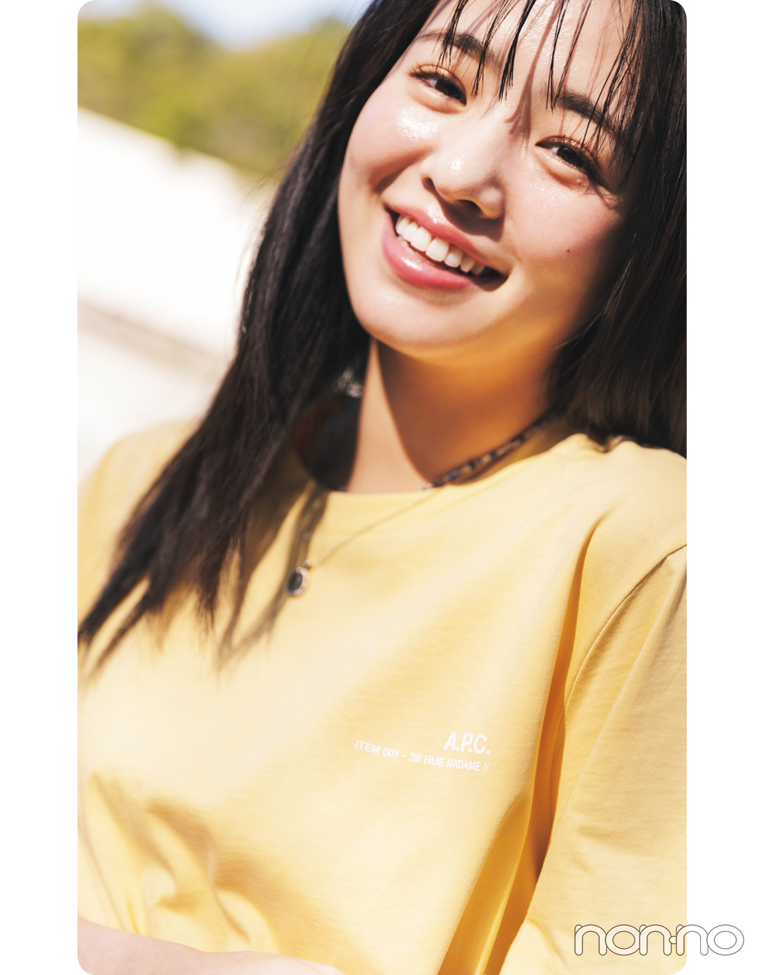 横田真悠が着るA.P.C.のTシャツコーデ5