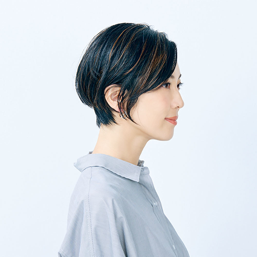 ハンドブローで自然な丸みが生まれる まとまる洗練ショート 40代のショートヘア ファッション誌marisol マリソル 40代をもっとキレイに 女っぷり上々