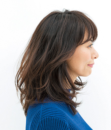 「透け感」を意識したトレンド直球なミディアムヘア【40代のミディアムヘア】_1_2